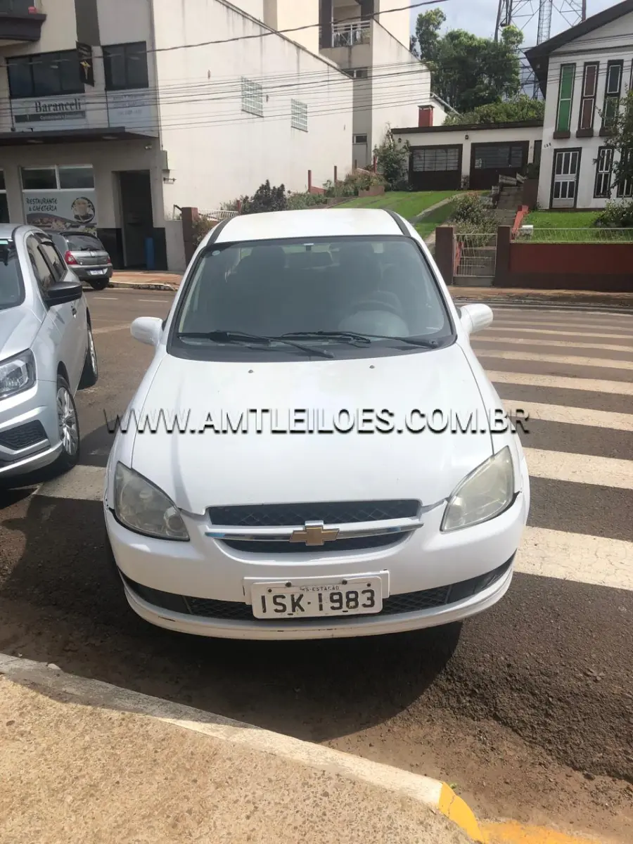 LOTE 009 - MARCA/MODELO: CHEVROLET/CLASSIC LS Placa: ISK1983, Ano/modelo: 2011/2012