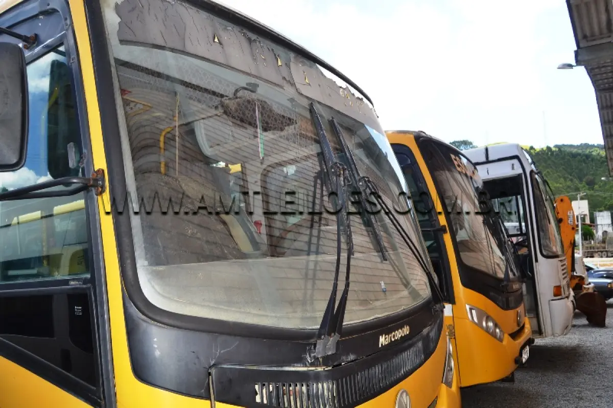 LOTE 002 - MARCA/MODELO: ÔNIBUS ESCOLAR VW/ 15.190 - Ano/modelo:  2011/2012