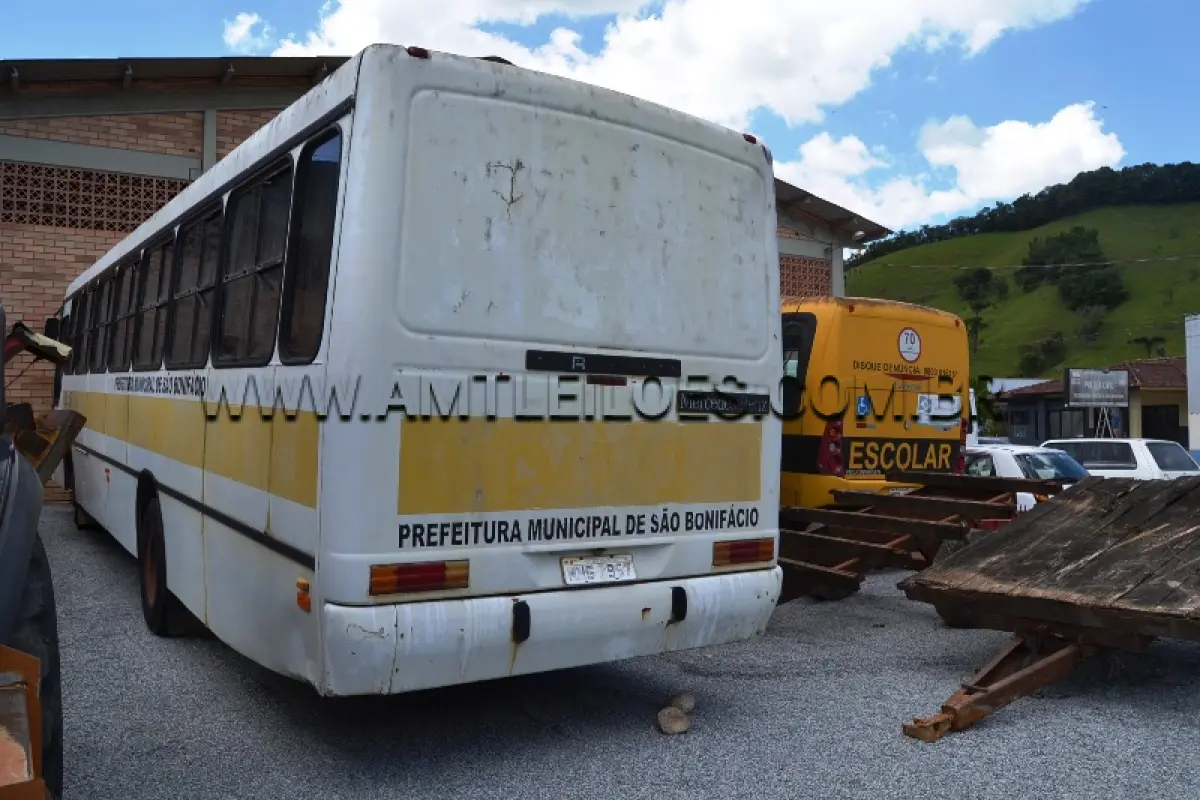 LOTE 001 - MARCA/MODELO: ONIBUS MB / 1721 - Ano/Modelo: 1998