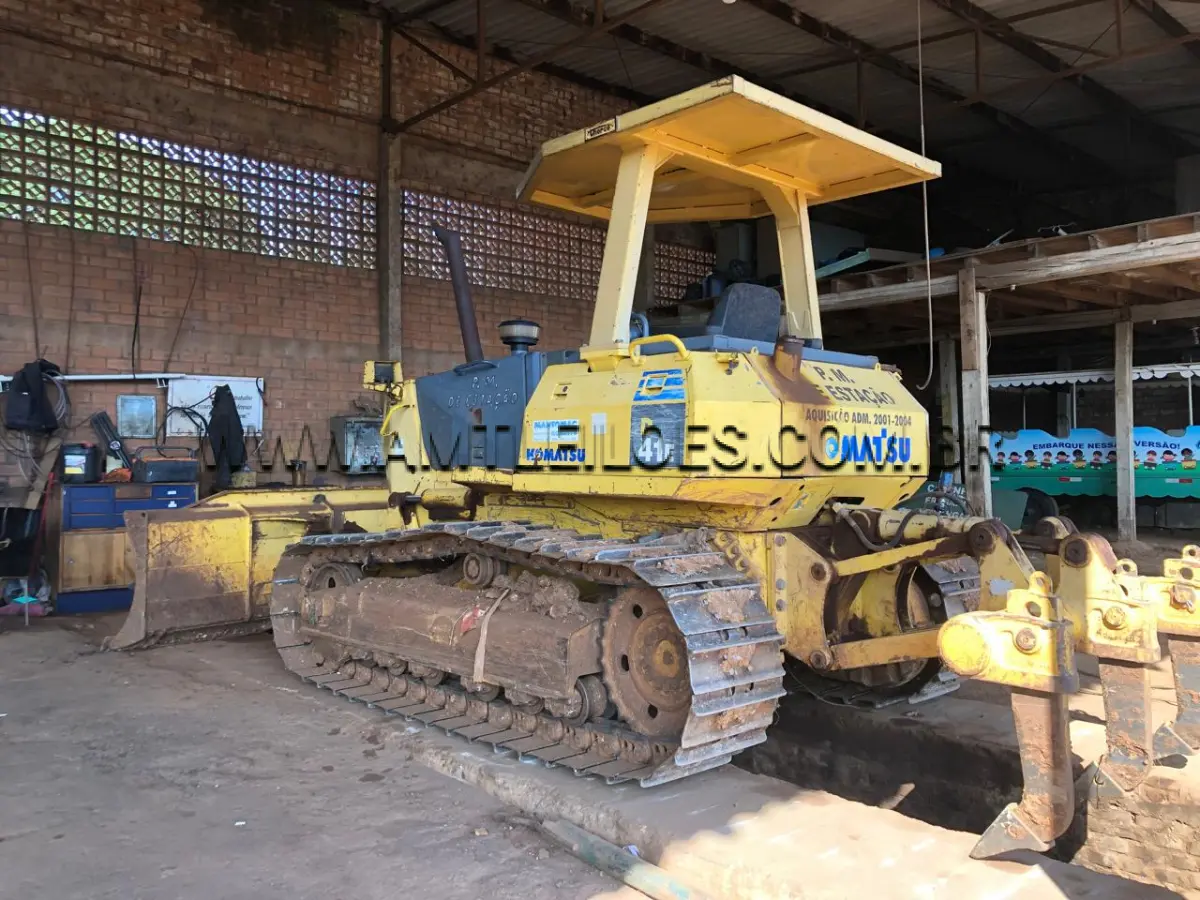 LOTE 011 - TRATOR DE ESTEIRAS, Marca Komatsu, Modelo D41E-6, ano 2002