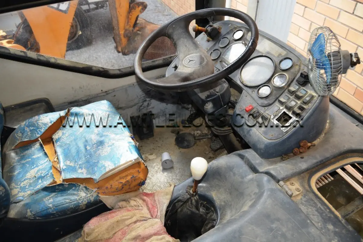 LOTE 001 - MARCA/MODELO: ONIBUS MB / 1721 - Ano/Modelo: 1998