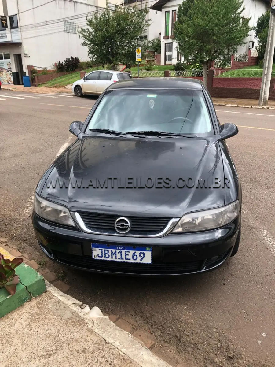 LOTE 008 - MARCA/MODELO: GM / VECTRA ELEGANCE, Placa: JBM1E69, Ano/Modelo: 2005