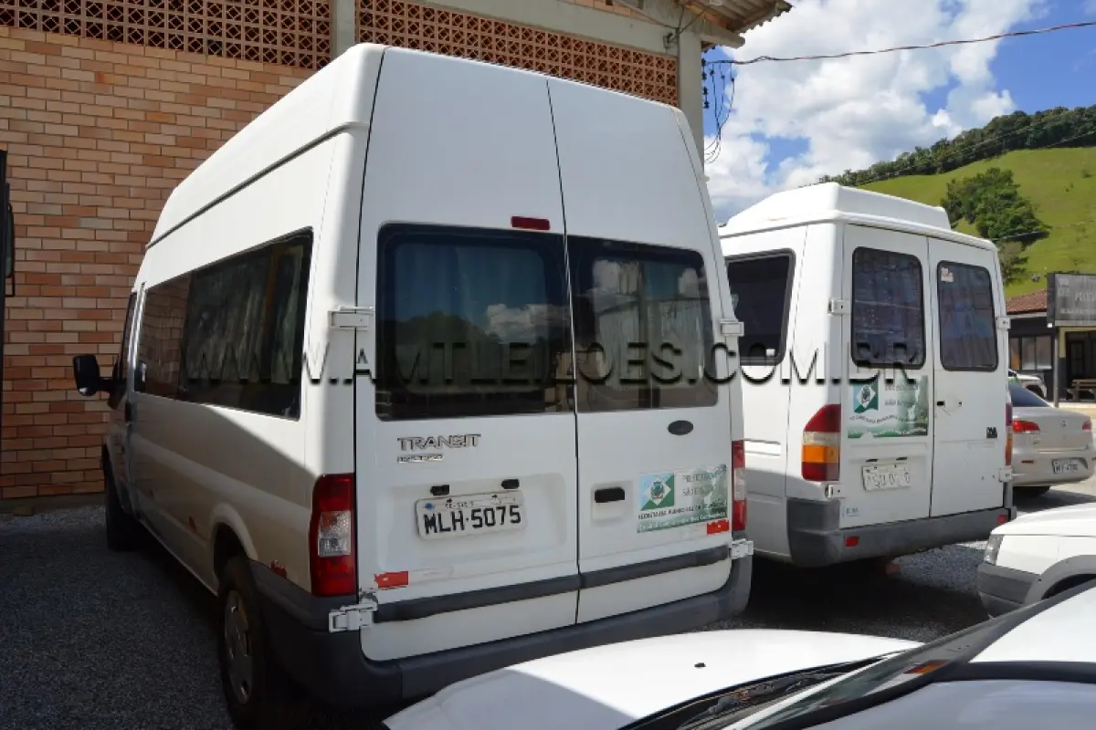 LOTE 006 - MARCA/MODELO: FORD / TRANSIT - Ano: 2013