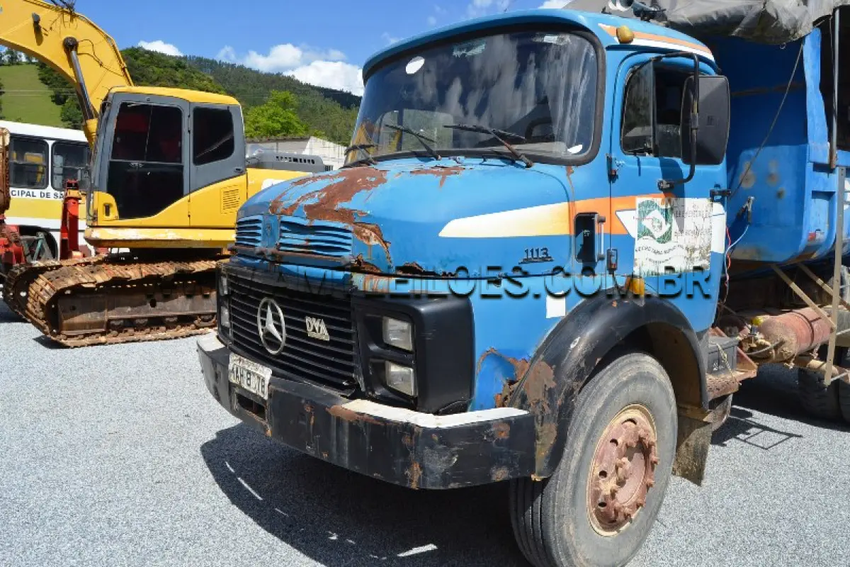 LOTE 022 - MARCA/MODELO: CAMINHÃO BASCULANTE MERCEDES  BENZ / 1113 - ANO / MODELO: 1984