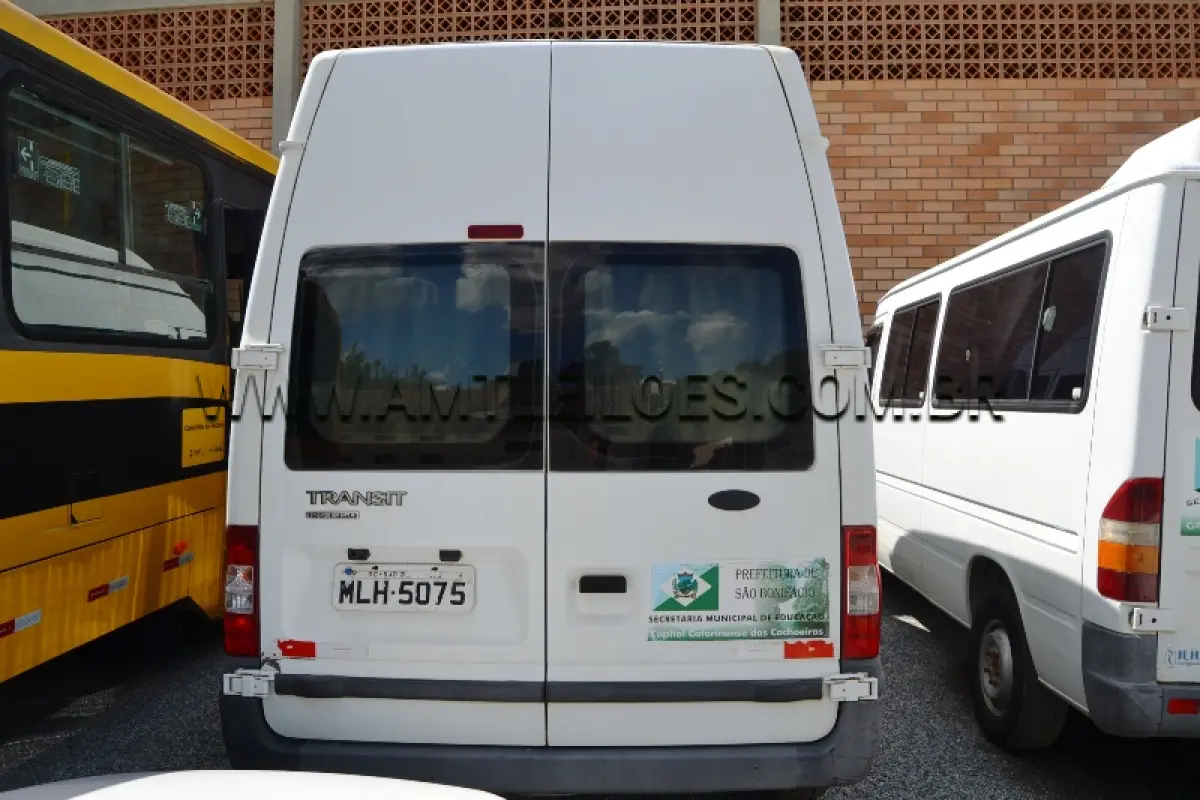 LOTE 006 - MARCA/MODELO: FORD / TRANSIT - Ano: 2013