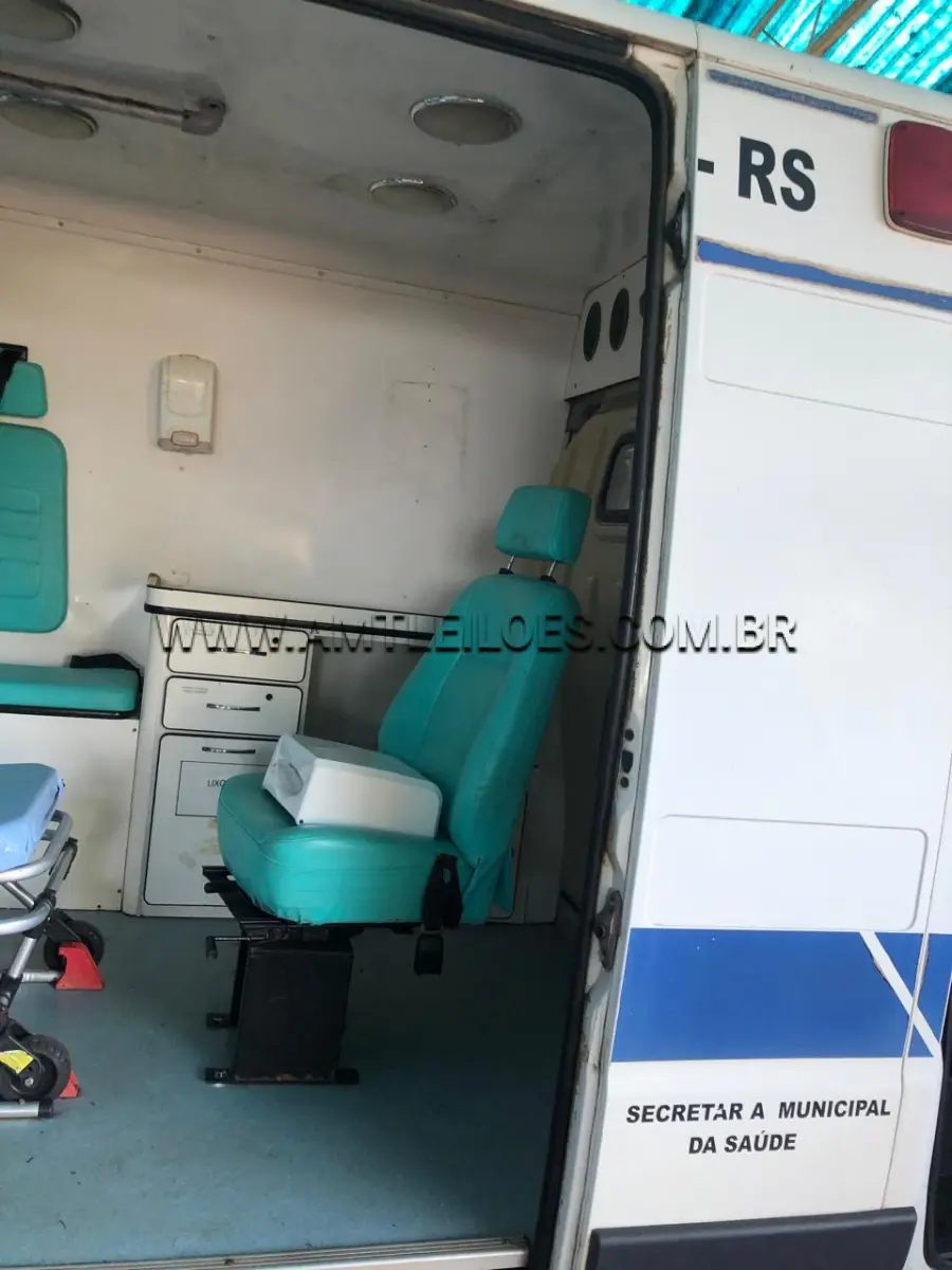 LOTE 010 - MARCA/MODELO: FIAT/DUCATO MC TCA AMBULÂNCIA Placa: IVI0I51, Ano/Modelo: 2014, Combustível: Diesel