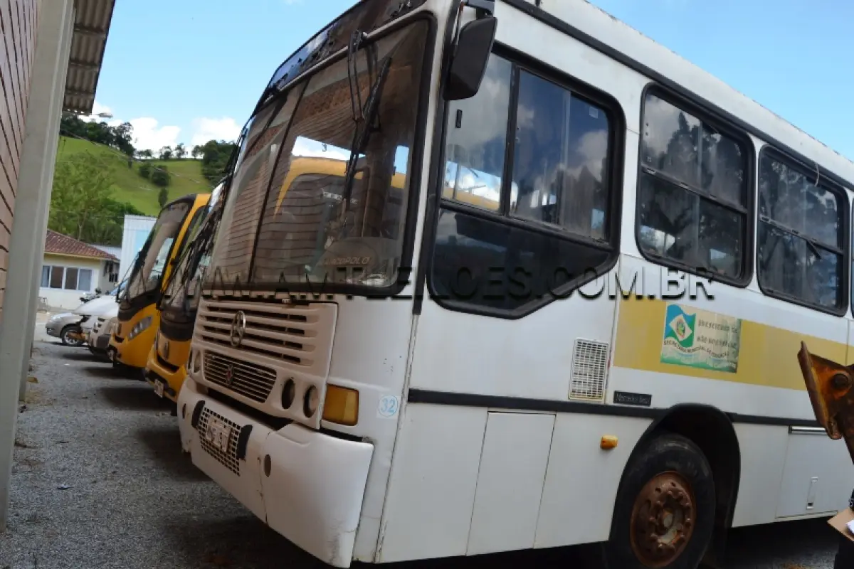 LOTE 001 - MARCA/MODELO: ONIBUS MB / 1721 - Ano/Modelo: 1998