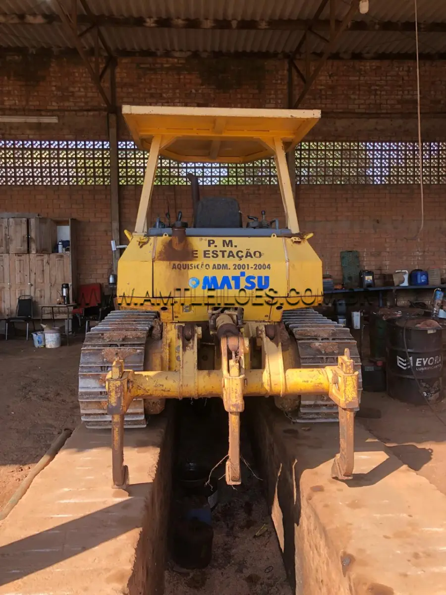 LOTE 011 - TRATOR DE ESTEIRAS, Marca Komatsu, Modelo D41E-6, ano 2002