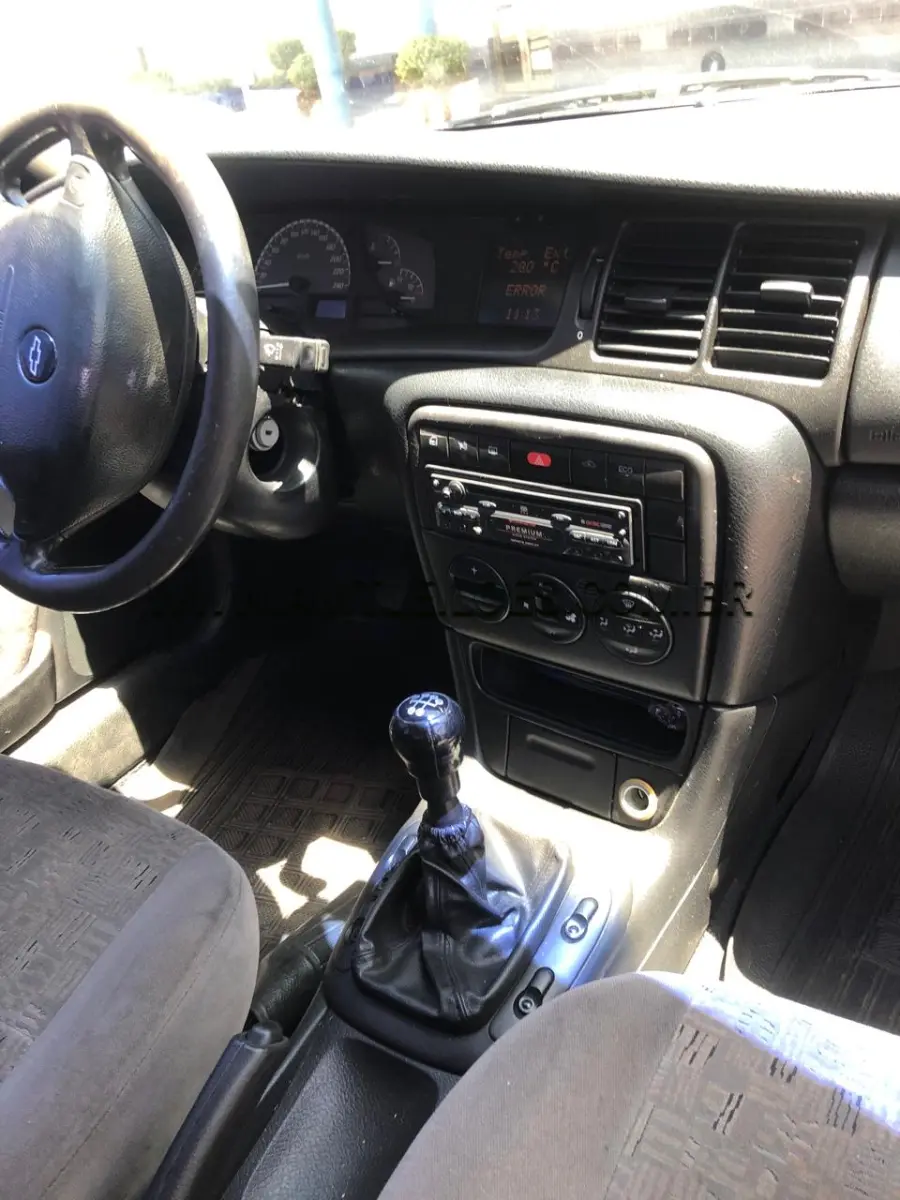 LOTE 008 - MARCA/MODELO: GM / VECTRA ELEGANCE, Placa: JBM1E69, Ano/Modelo: 2005