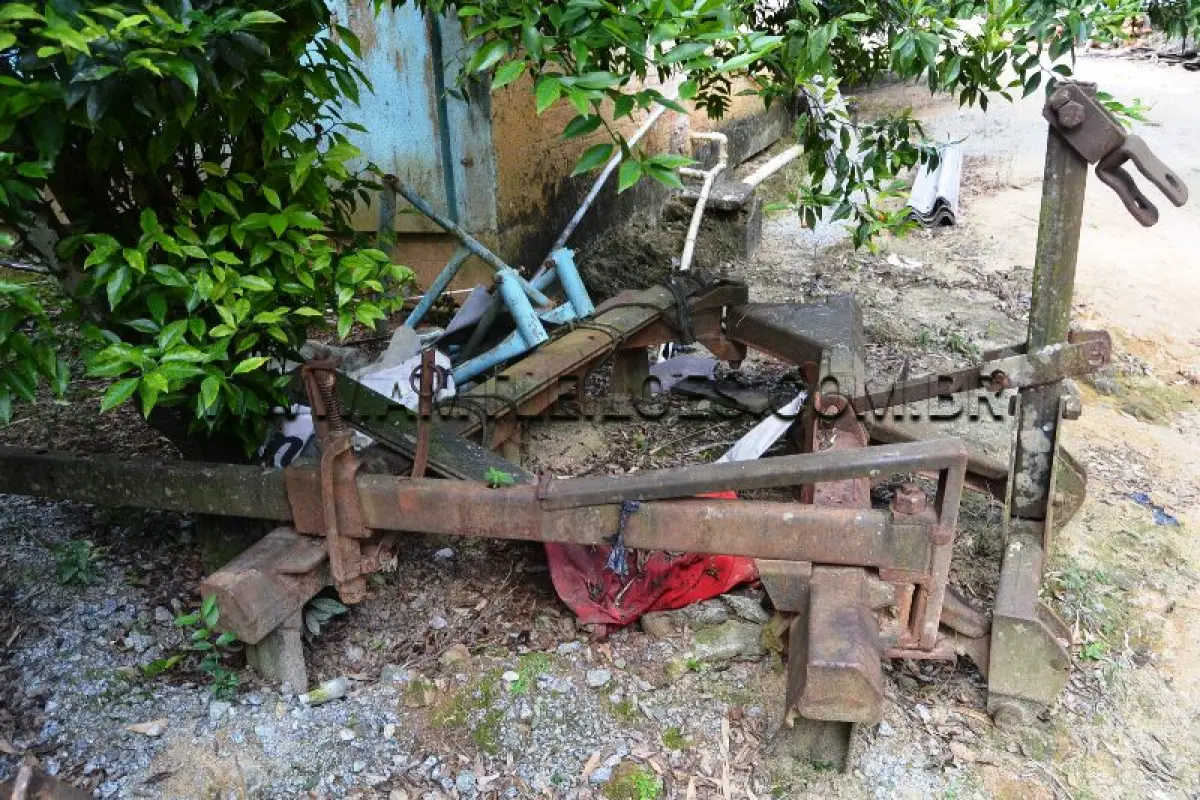 LOTE 020 - SUCATA : Grade 24 discos de 20”)