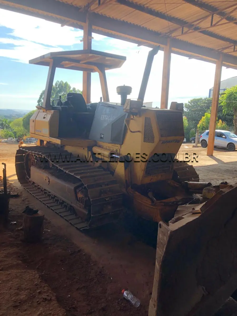 LOTE 011 - TRATOR DE ESTEIRAS, Marca Komatsu, Modelo D41E-6, ano 2002