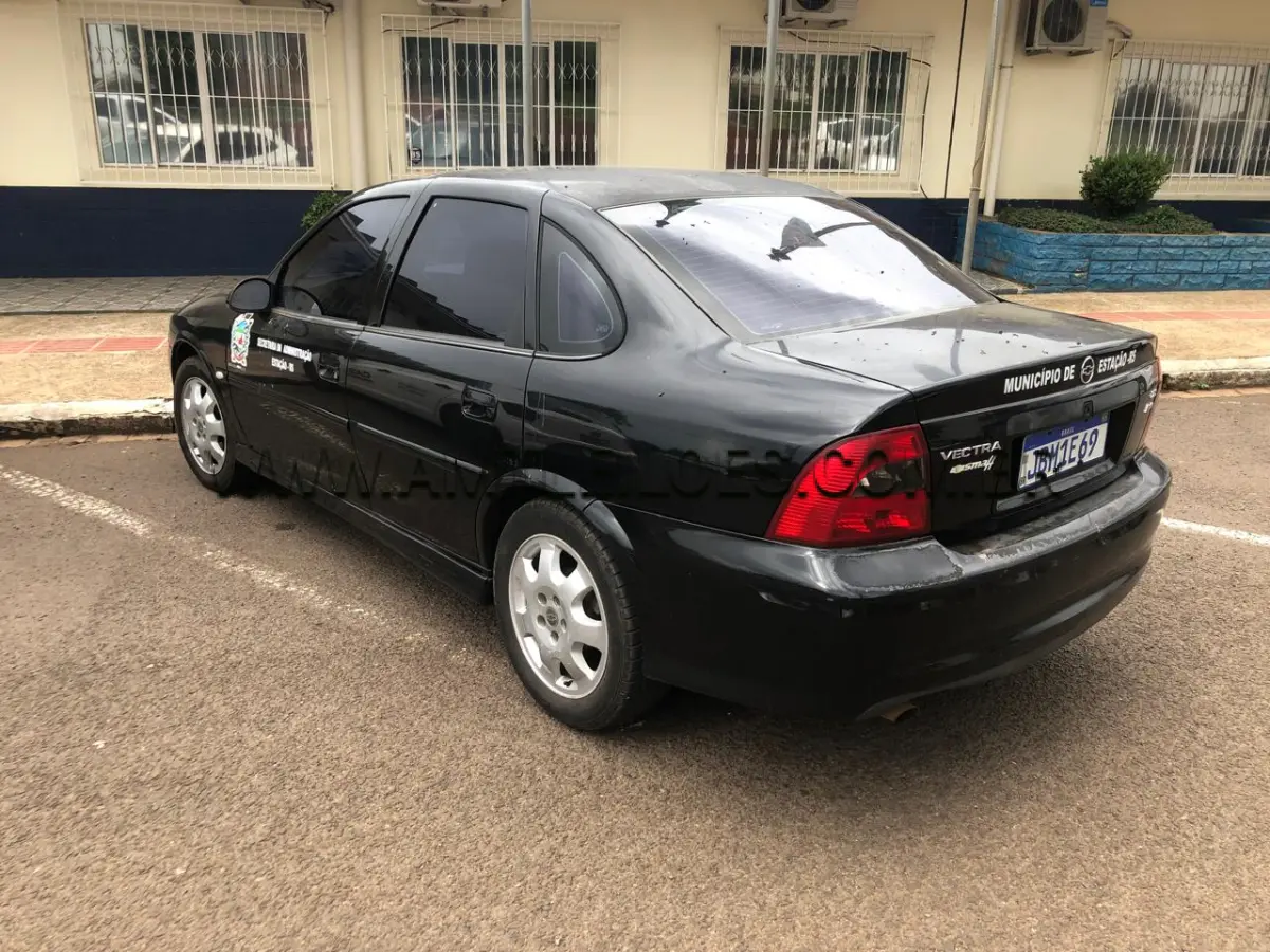 LOTE 008 - MARCA/MODELO: GM / VECTRA ELEGANCE, Placa: JBM1E69, Ano/Modelo: 2005