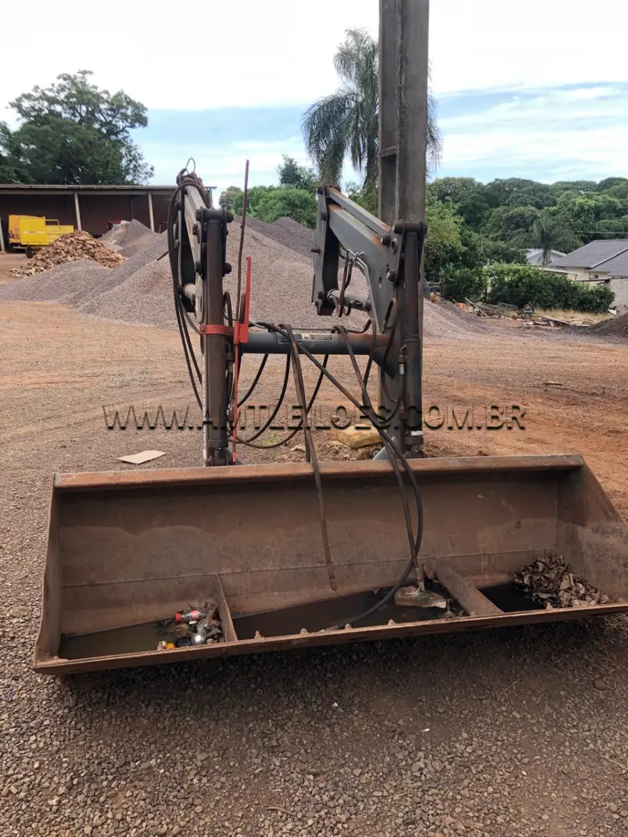 LOTE 007 - 01 CONCHA PARA TRATOR ADVANCED BANDEIRANTE 550/AUTONIVELANTE
