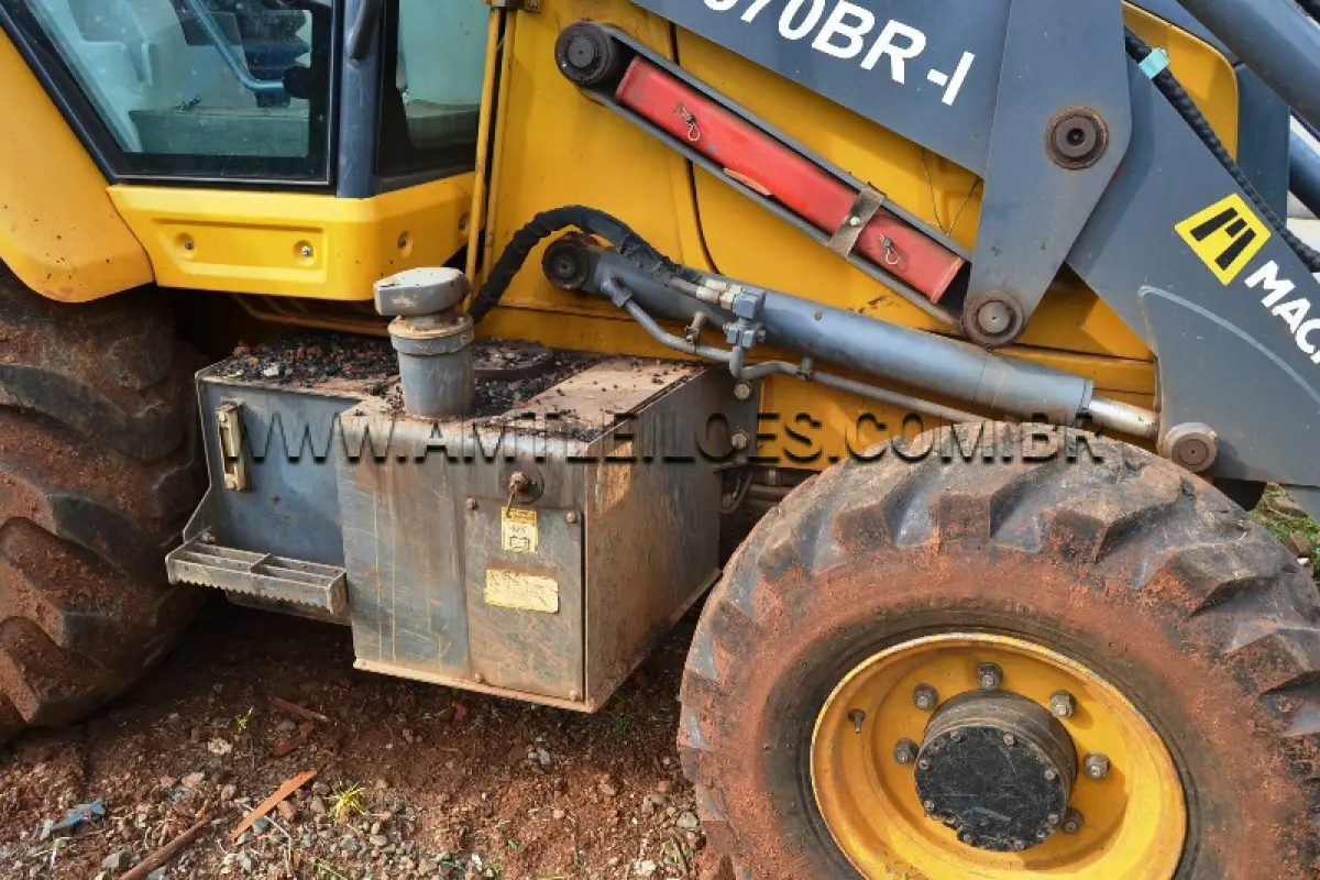 LOTE 006 - MARCA/MODELO: RETROESCAVADEIRA / XCMG, COR: AMARELO, ANO/MODELO: XC870BRI ANO 2022.