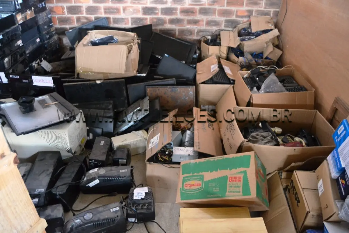 LOTE 029 - LOTE COMPOSTO DE 100 UN.COM OS SEGUINTES ITENS: CPUS.COMPUTADOR, DESKTOP, NOTEBOOK, MONITOR, TABLET, IMPRESSORAS, PLOTTER, NOBREAK E PERIFÉRICOS.