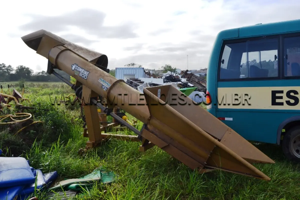 LOTE 035 - MARCA/MODELO: 01 COLHEDOR DE MILHO EM ESPIGA COMBINE / CB 800