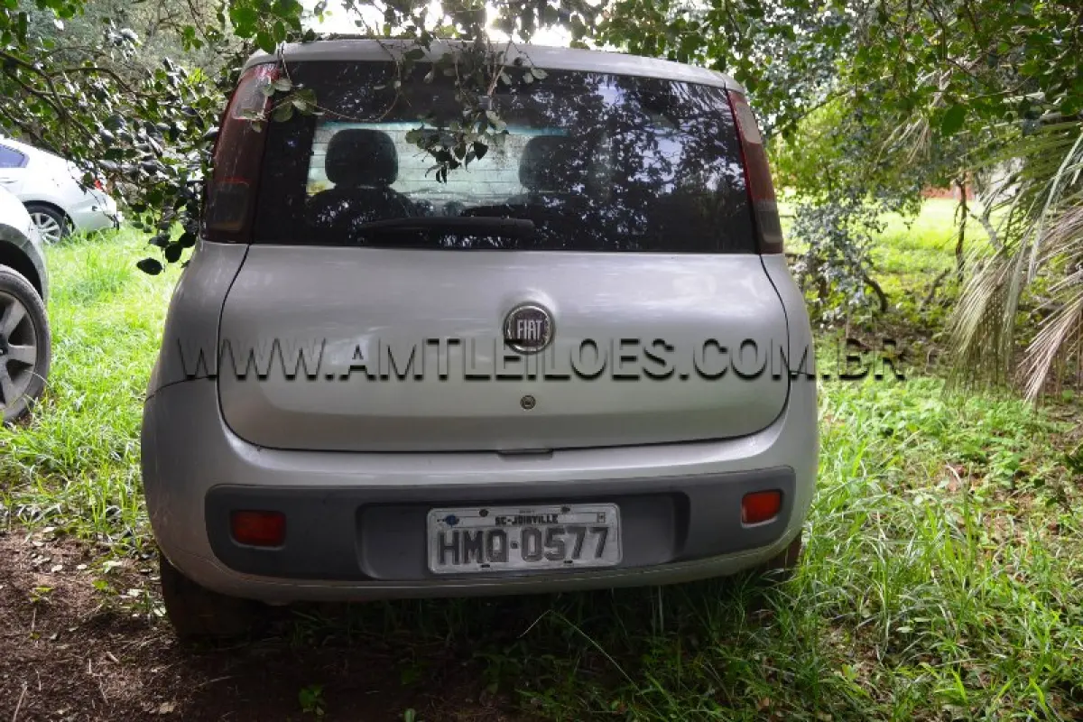 LOTE 004 - Marca: FIAT / Modelo: UNO VIVACE 1.0, Placa: HMQ0577, Ano/Modelo: 2012, atingido pela enchente.