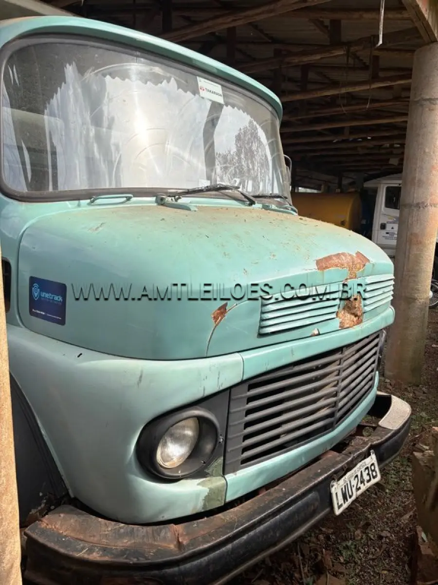 LOTE 007 - MARCA/MODELO: CAMINHÃO M BENZ LK 1313,  PLACA: LWU2438, COR: VERDE, ANO/MODELO: 1982 , CHASSI:  34502112612678, RENAVAM:  00553680919.