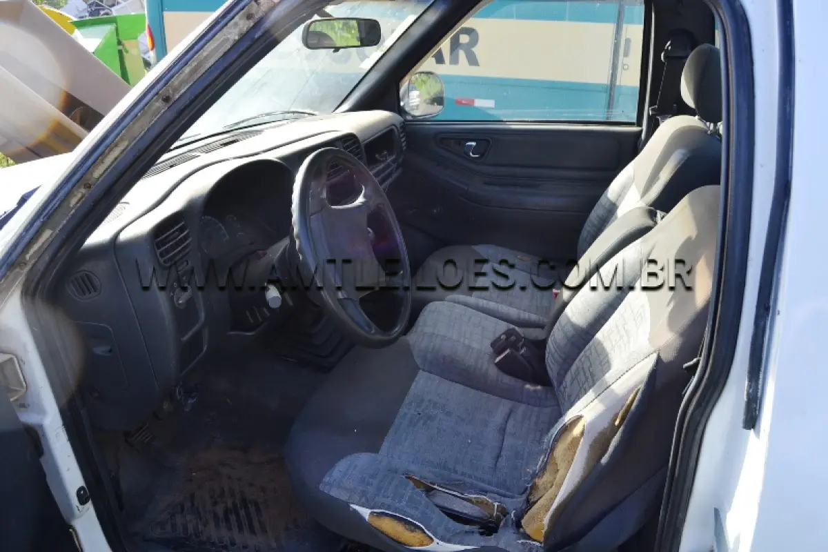 LOTE 024 - GM/ S10 2.8 S AMBULÂNCIA, PLACA: ILH 0952, DIESEL, ANO/MODELO: 2003/2003.