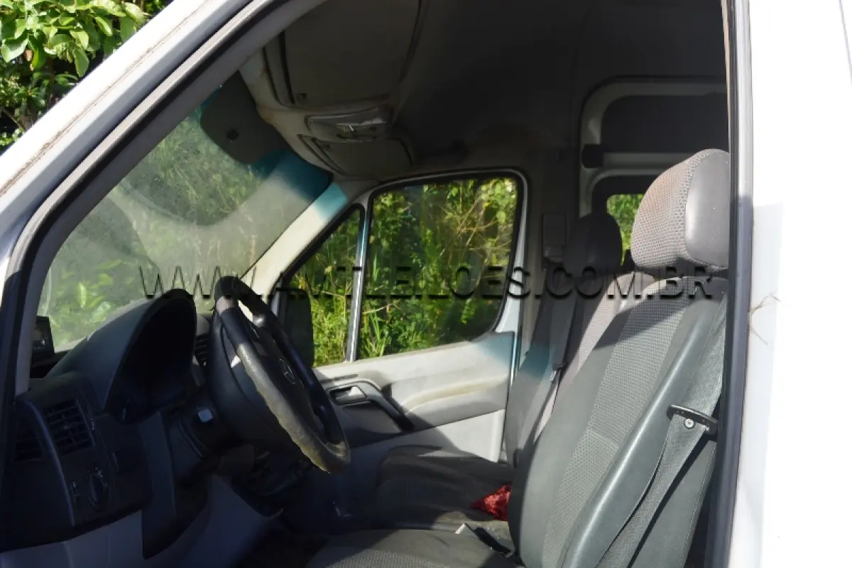 LOTE 019 - I/M. BENZ 515 CDI SPRINTERM, PLACA: IVB5347, ANO/MODELO: 2013/2014, OBS: MOTOR ESTÁ DESMONTADO DENTRO DO VEÍCULO.