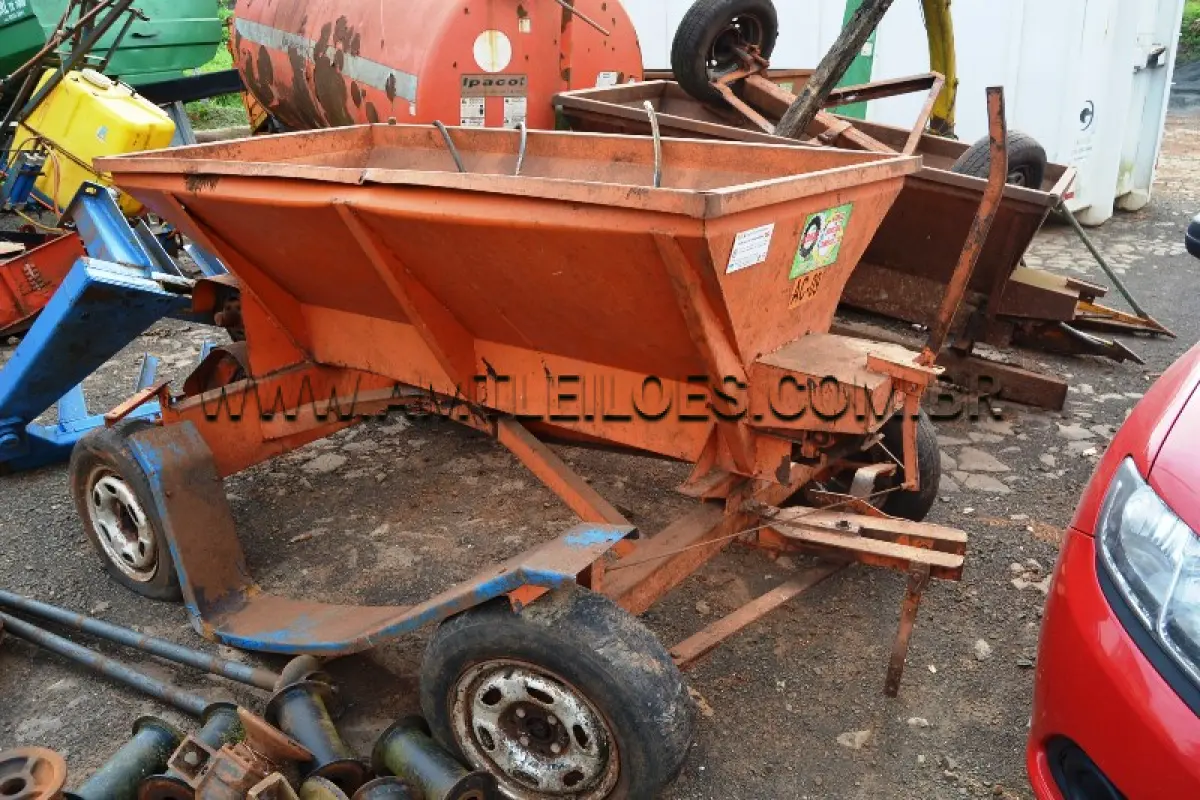 LOTE 009 - MARCA/MODELO:  03 DISTRIBUIDOR DE ADUBO ORGÂNICO E CALCÁRIO,TRAÇÃO ANIMA: AC -09 / AC-10 / AC- 12