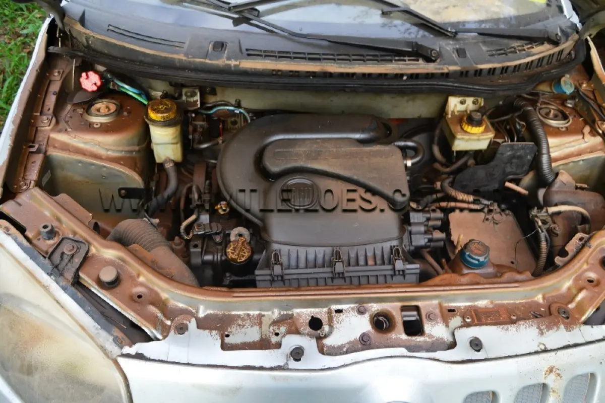 LOTE 004 - Marca: FIAT / Modelo: UNO VIVACE 1.0, Placa: HMQ0577, Ano/Modelo: 2012, atingido pela enchente.