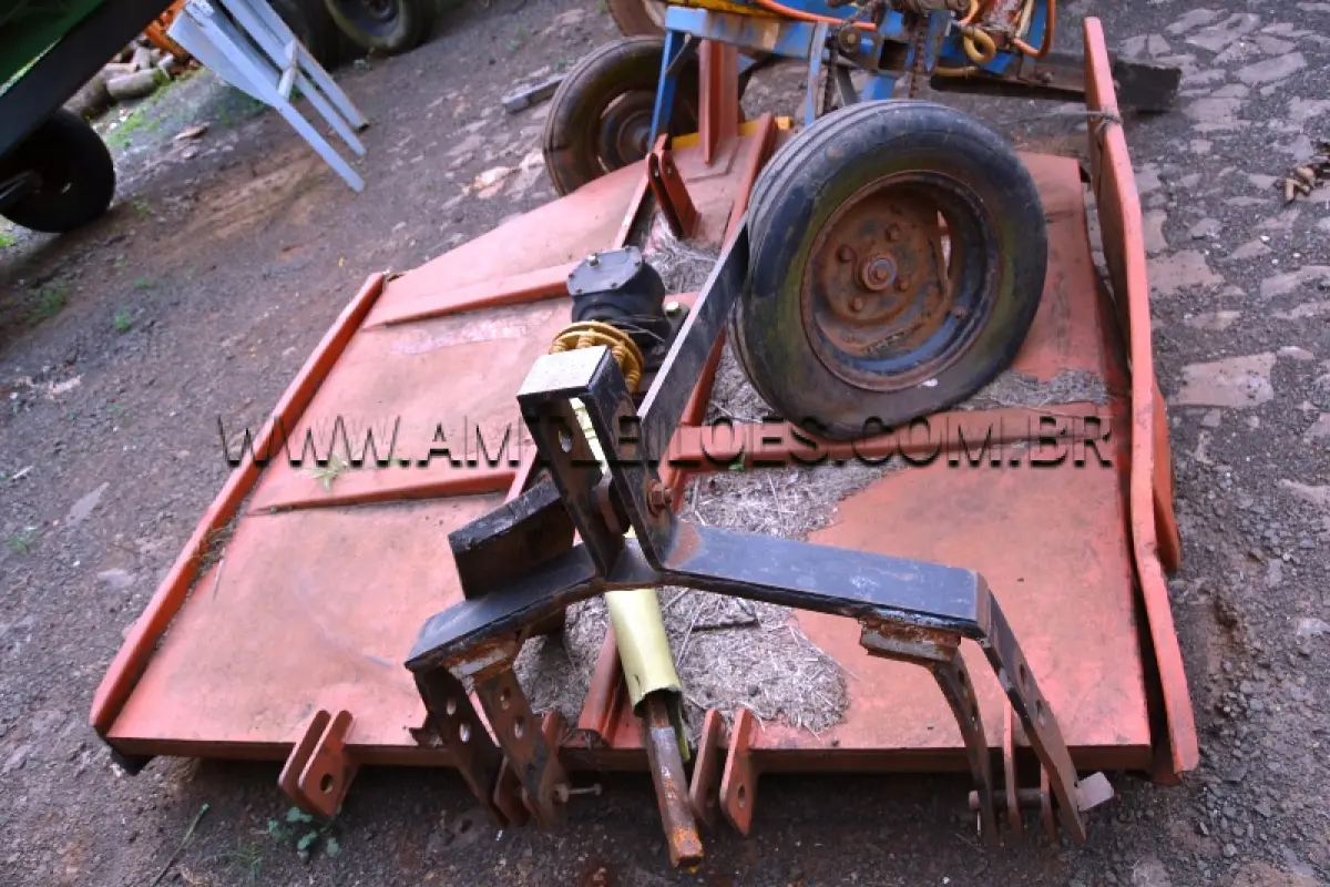LOTE 012 - MARCA/MODELO:  01  ROÇADEIRA DESLOCAVEL NETZ- RCD SERIÉ 4680 ANO DE FABRICAÇÃO 2017 COR VERMELHA