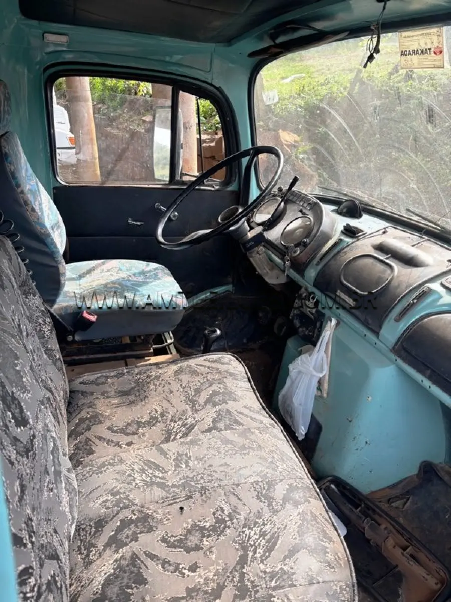 LOTE 007 - MARCA/MODELO: CAMINHÃO M BENZ LK 1313,  PLACA: LWU2438, COR: VERDE, ANO/MODELO: 1982 , CHASSI:  34502112612678, RENAVAM:  00553680919.