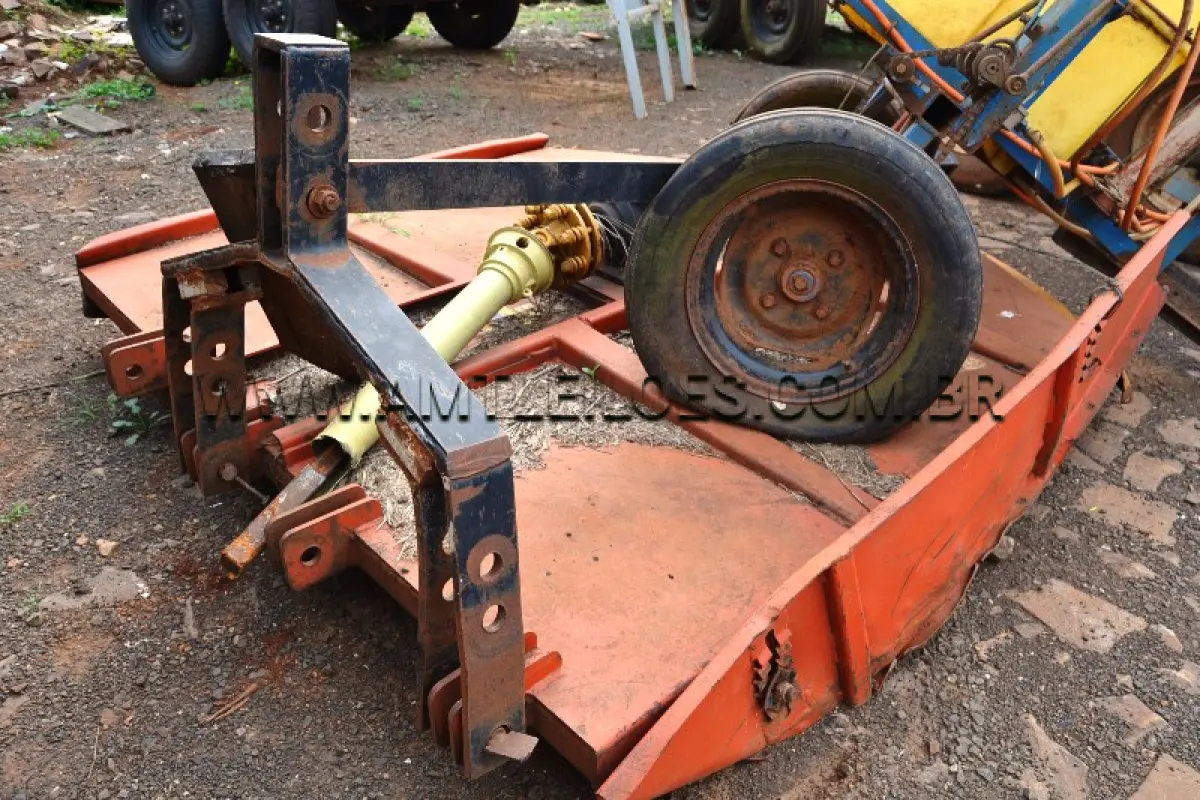 LOTE 012 - MARCA/MODELO:  01  ROÇADEIRA DESLOCAVEL NETZ- RCD SERIÉ 4680 ANO DE FABRICAÇÃO 2017 COR VERMELHA