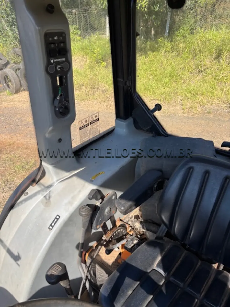 LOTE 015 - TRATOR AGRÍCOLA BUDNYT / BDY 8540 4 X 4, ANO: 2018,  OBS: SEM EMPLACAMENTO - REGULARIZAÇÃO POR CONTA DO ARREMATANTE.