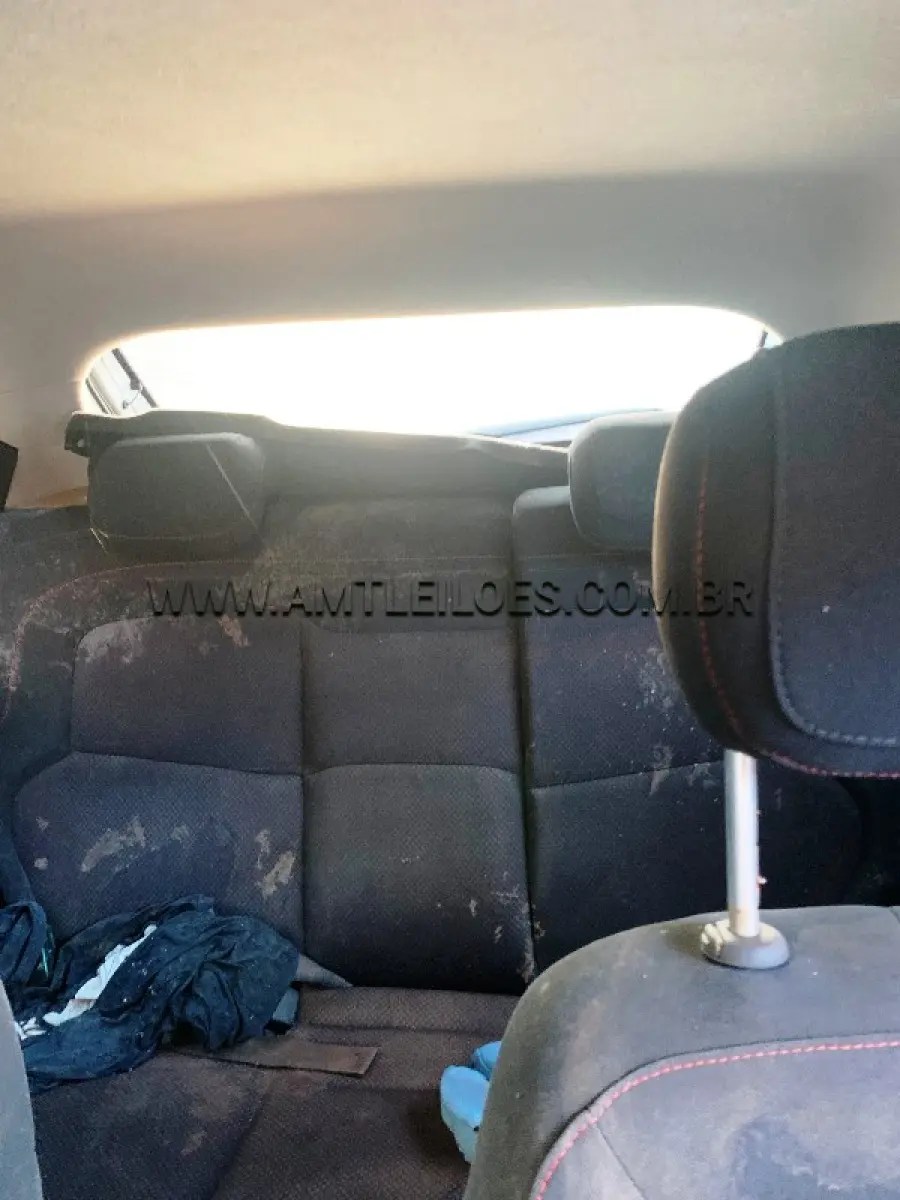 LOTE 008 - Marca: CHEVROLET /  Modelo: ONIX 1.4MT  LT, Placa: IWT9845, Ano/Modelo: 2015, atingido pela enchente.