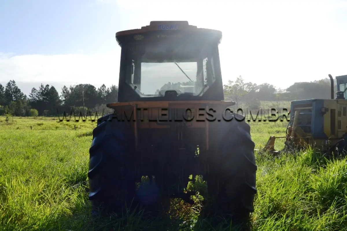 LOTE 015 - TRATOR AGRÍCOLA BUDNYT / BDY 8540 4 X 4, ANO: 2018,  OBS: SEM EMPLACAMENTO - REGULARIZAÇÃO POR CONTA DO ARREMATANTE.