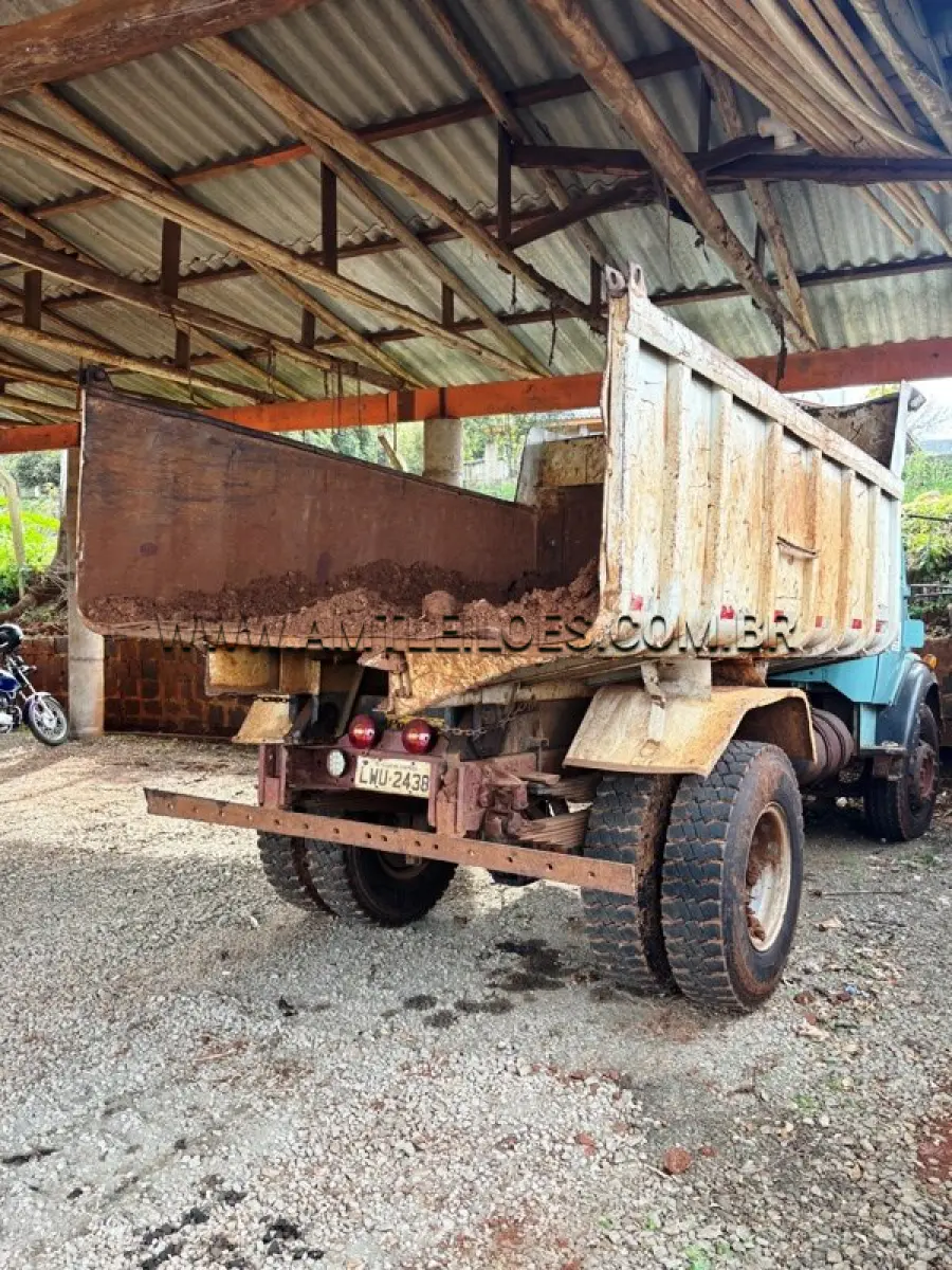 LOTE 007 - MARCA/MODELO: CAMINHÃO M BENZ LK 1313,  PLACA: LWU2438, COR: VERDE, ANO/MODELO: 1982 , CHASSI:  34502112612678, RENAVAM:  00553680919.