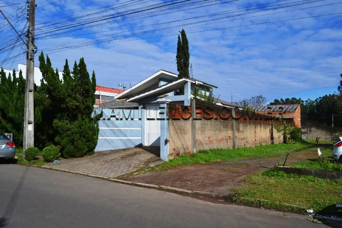 LOTE 002 - UM TERRENO, SITUADO NA ZONA URBANA DE SAPIRANGA/RS, NA QUADRA Nº 79, SETOR 02 DO PLANO DIRETOR, COM ÁREA SUPERFICIAL DE 727,20M², MATRÍCULA N. 20.624 RI DE SAPIRANGA/RS.