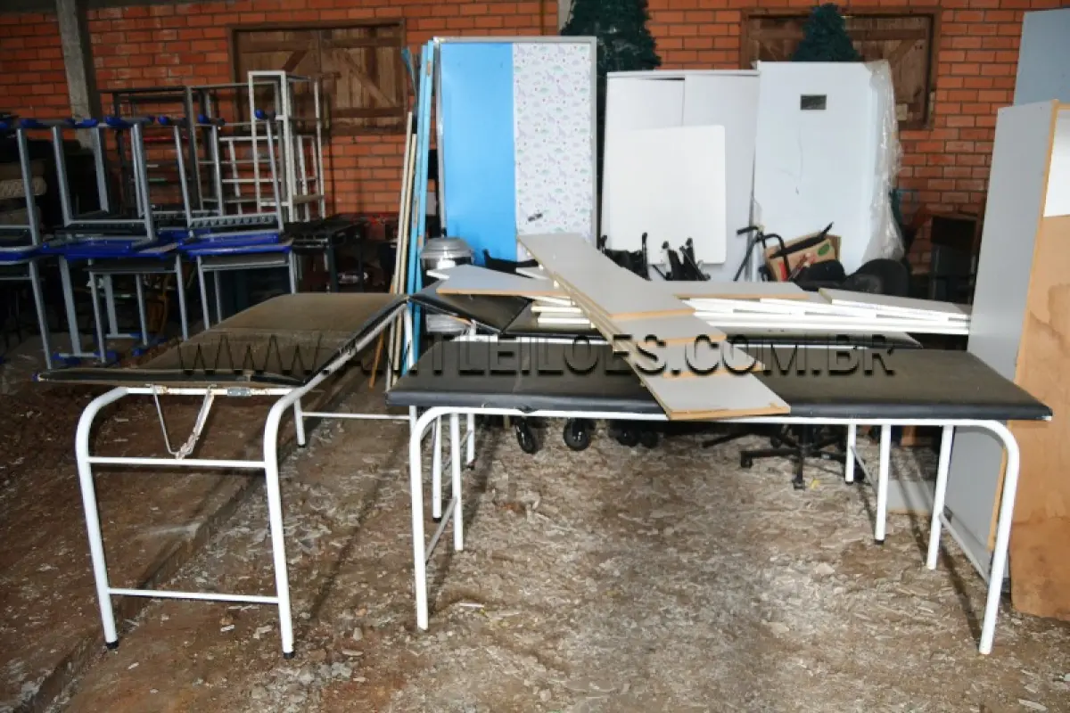 LOTE 001 - LOTE COMPOSTO DE MOBILIÁRIO EM GERAL; ELETRÔNICOS; CORTINAS E SUCATAS
