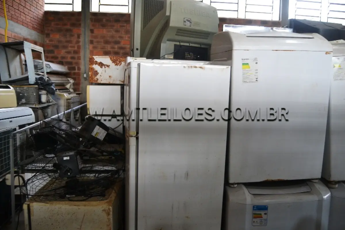 LOTE 027 - LOTE COMPOSTO DE 150 UN. COM  DIVERSOS ELETRODOMÉSTICOS: GELADEIRA, FREEZER, GELADEIRA COMERCIAL, LAVADOURA/SECADOURA DE ROUPAS, FORNO MICRO-ONDAS, FORNO ELÉTRICO, BUFFETS, TELEVISORES, APARELHOS DE DVD/SOM, VENTILADORES, BATEDEIRAS, LIQUIDIFICADOR E MULTIPROCESSADOR.