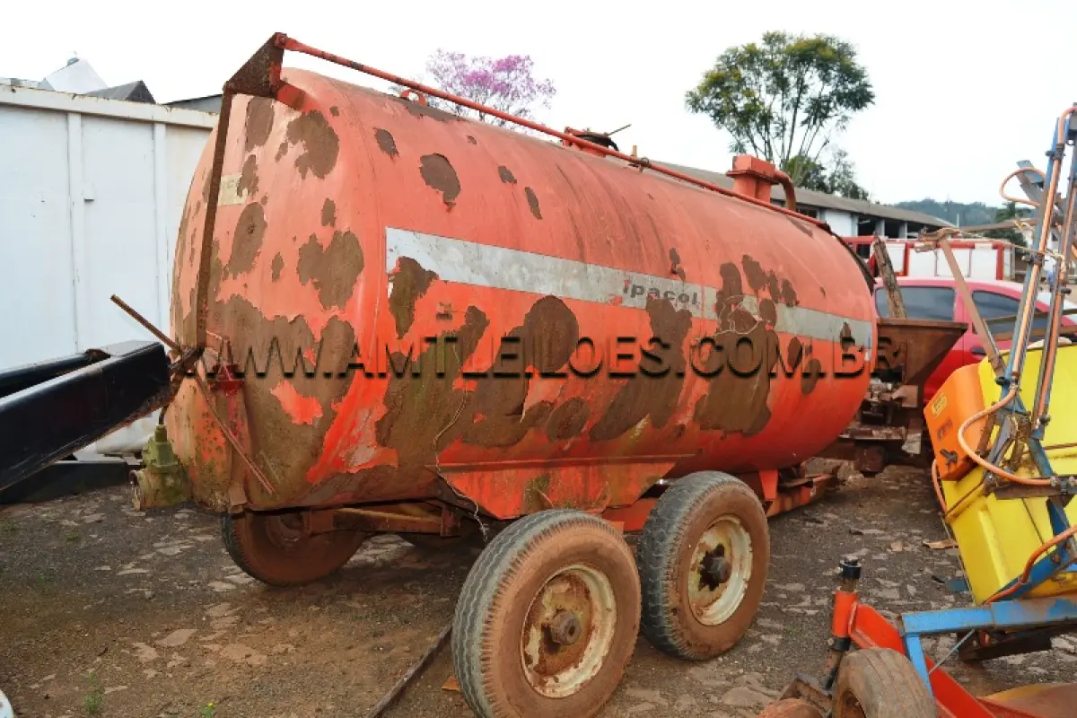 LOTE 010 - MARCA/MODELO:  01 MÁQUINA DE DISTRIBUIDOR DE ADUBO ORGANICO