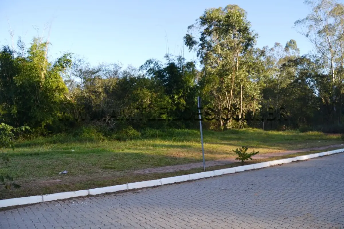 LOTE 009 - TERRENO com Área Superficial 7.152,28 m², Matrícula Nº 154.873 Rua Gravata, lot. Itter, Bairro Centro.