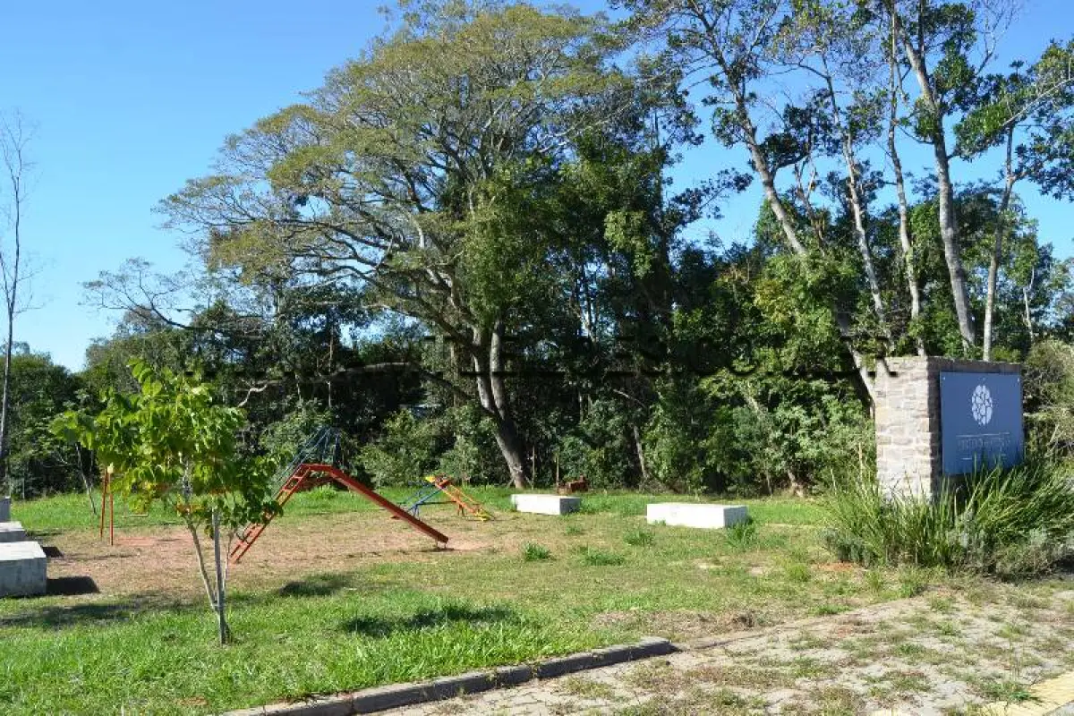 LOTE 014 - TERRENO com Área Superficial 2.099 m², Matrícula Nº 170.985, Rua A,  residencial Porto das Pedras, Bairro Centro.