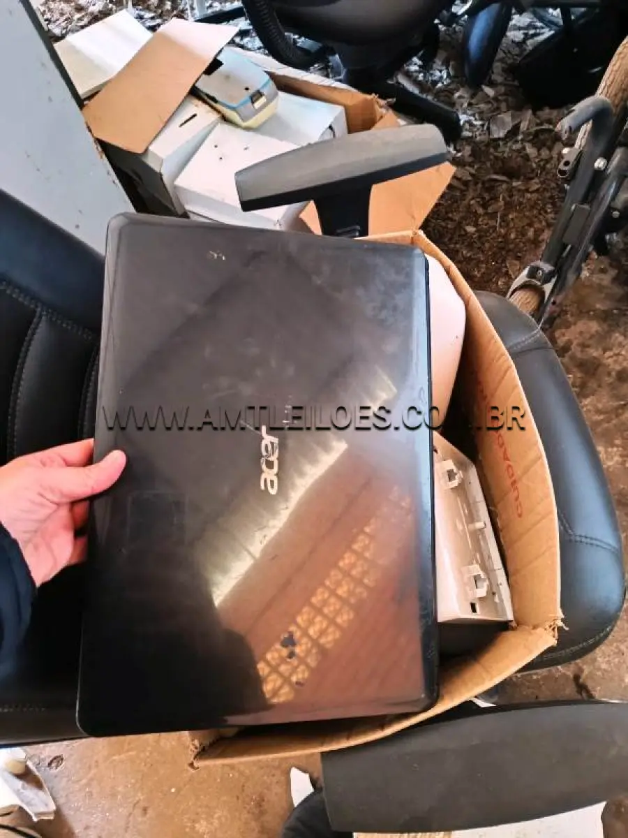 LOTE 001 - LOTE COMPOSTO DE MOBILIÁRIO EM GERAL; ELETRÔNICOS; CORTINAS E SUCATAS