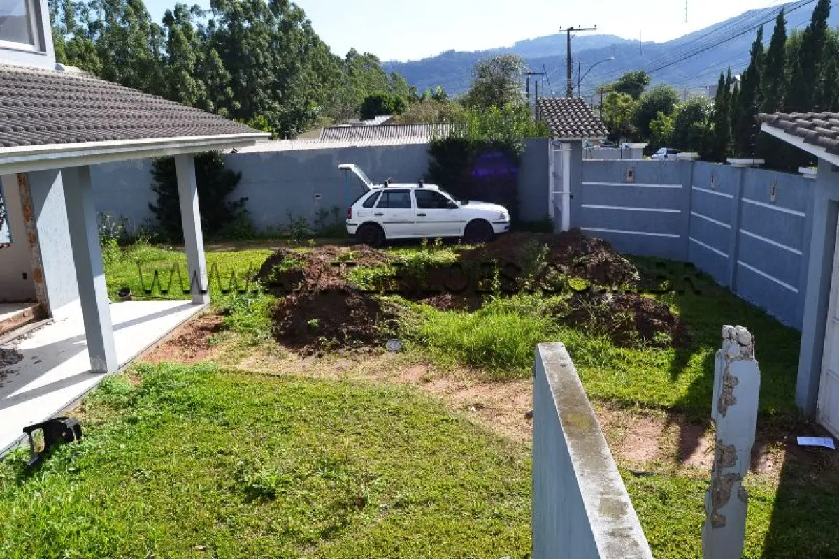 LOTE 002 - UM TERRENO, SITUADO NA ZONA URBANA DE SAPIRANGA/RS, NA QUADRA Nº 79, SETOR 02 DO PLANO DIRETOR, COM ÁREA SUPERFICIAL DE 727,20M², MATRÍCULA N. 20.624 RI DE SAPIRANGA/RS.