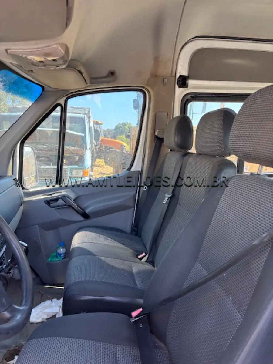 LOTE 021 - I/M. BENZ 415 CDI SPRINTERM, PLACA: IVN 9855, DIESEL, ANO/MODELO: 2013/2014.