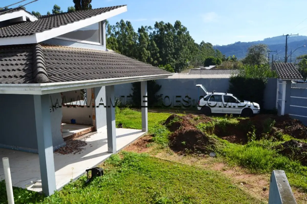 LOTE 002 - UM TERRENO, SITUADO NA ZONA URBANA DE SAPIRANGA/RS, NA QUADRA Nº 79, SETOR 02 DO PLANO DIRETOR, COM ÁREA SUPERFICIAL DE 727,20M², MATRÍCULA N. 20.624 RI DE SAPIRANGA/RS.