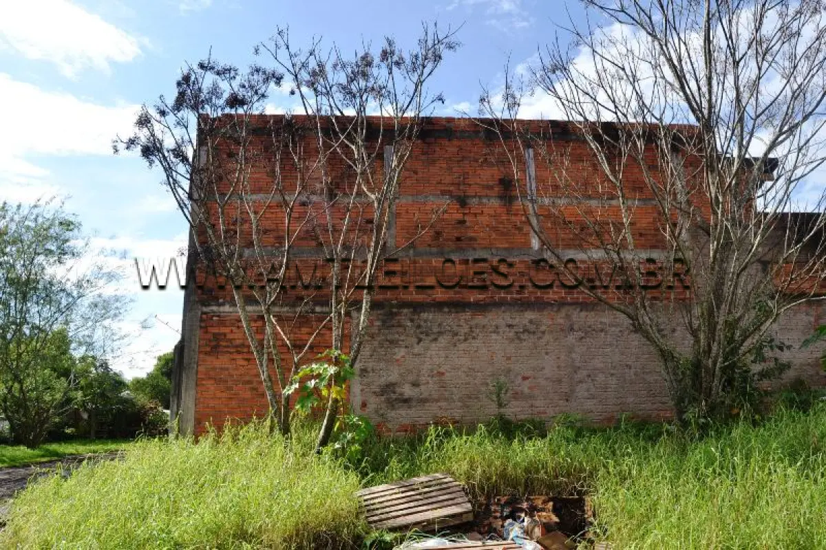 LOTE 002 - UM TERRENO, SITUADO NA ZONA URBANA DE SAPIRANGA/RS, NA QUADRA Nº 79, SETOR 02 DO PLANO DIRETOR, COM ÁREA SUPERFICIAL DE 727,20M², MATRÍCULA N. 20.624 RI DE SAPIRANGA/RS.