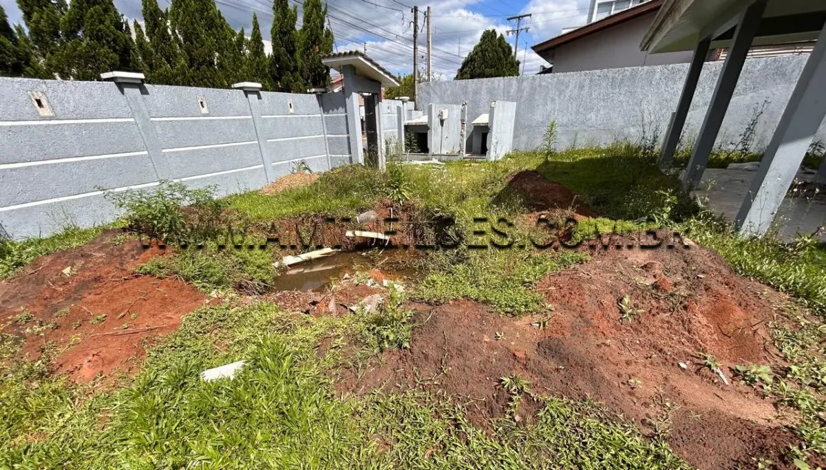 LOTE 001 - UM TERRENO, SITUADO NA ZONA URBANA DE SAPIRANGA/RS, NA QUADRA Nº 79, SETOR 02 DO PLANO DIRETOR, COM ÁREA SUPERFICIAL DE 727,20M², MATRÍCULA N. 20.624 RI DE SAPIRANGA/RS.