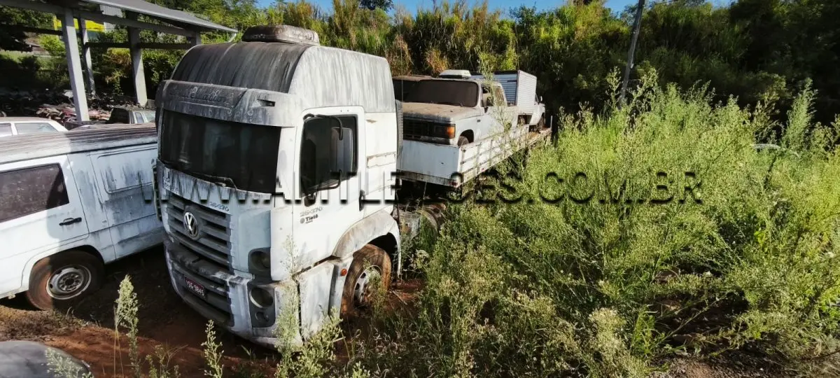 LOTE 001 - MARCA/MODELO: CAMINHÃO-TRATOR/ VW/25.370,CLM T6X2, PLACA: AQD-6230, ANO: 2008,.COR: BRANCA, UF: SANTANA PARNAIBA/SP.
