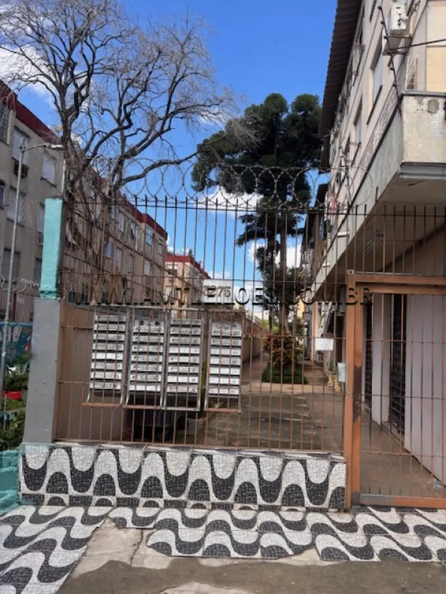 LOTE 001 - UM BOX DE ESTACIONAMENTO Nº 35,  DO EDIFÍCIO PRAIA DA BOA VIAGEM, DESCOBERTO, BAIRRO VILA DONA LEOPOLDINA, MATRÍCULA Nº 35.311 - RI 5ª ZONA PORTO ALEGRE/RS.OBS: A venda do bem será restrita aos condôminos do Condomínio Praia da Boa Viagem.