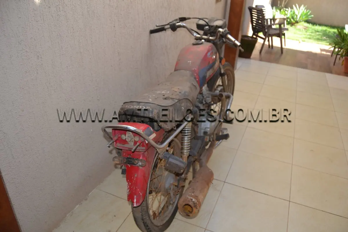 LOTE 004 - SUCATA: HONDA /  CG 125 /  ANO/MODELO: 1985