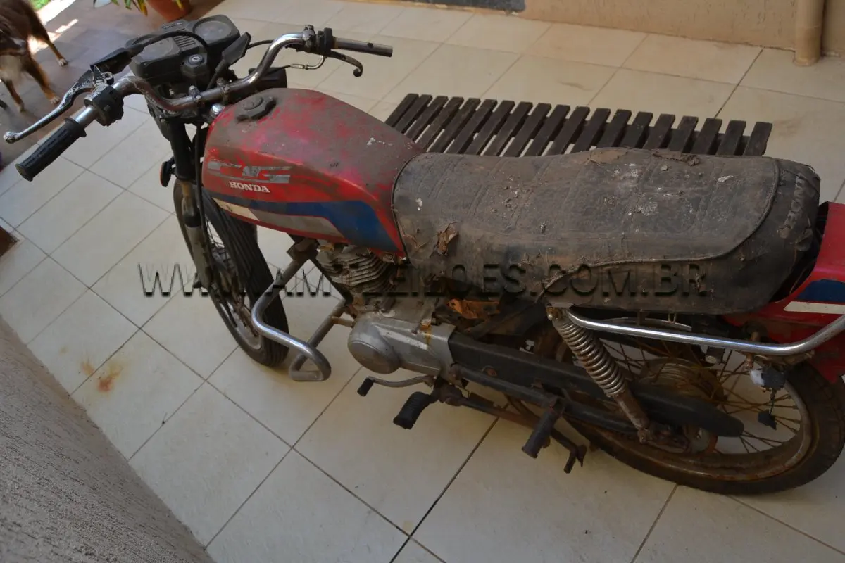 LOTE 004 - SUCATA: HONDA /  CG 125 /  ANO/MODELO: 1985