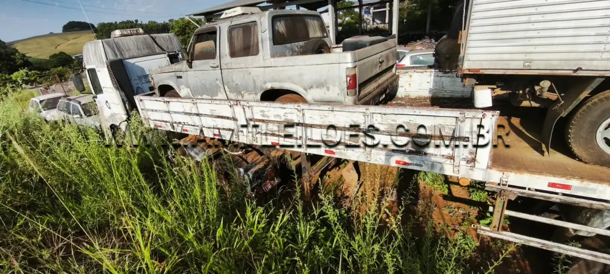 LOTE 002 - MARCA/MODELO: SEMIRREBOQUE / SR GUERRA GR, PLACA:  HRS-0127. ANO: 2000, COR: BRANCA